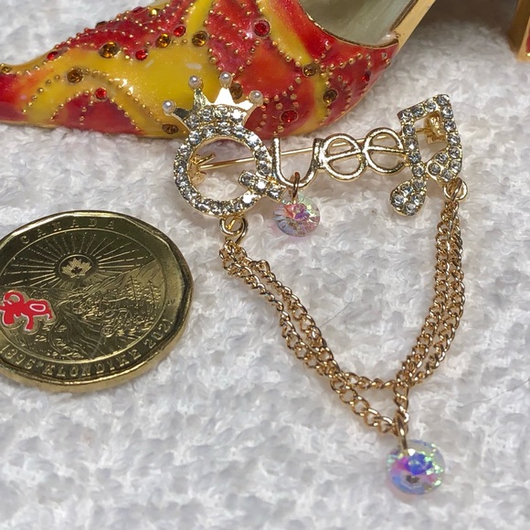 Pretty gold and rhinestone QUEEN brooch/pin - Picture 9 of 10